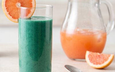 Cómo Incorporar Spirulina en Hebras a tus Recetas Diarias: Limonada de Pomelo